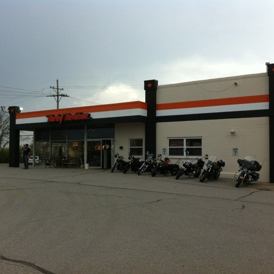 รูปภาพถ่ายที่ Gateway Harley-Davidson โดย Josh F. เมื่อ 3/15/2012