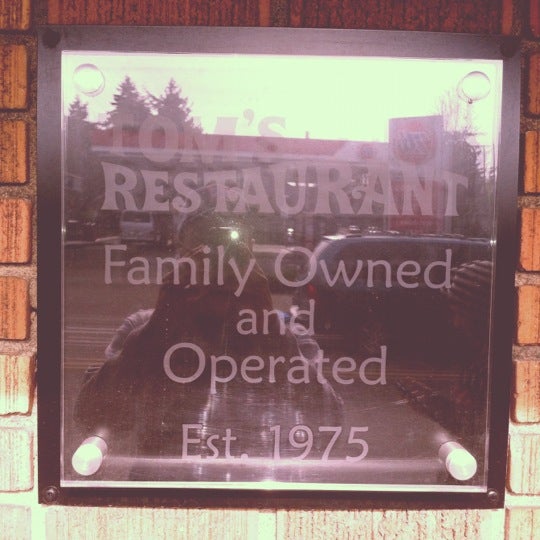 Photo taken at Tom&#39;s Restaurant by @krisXXL on 2/11/2012