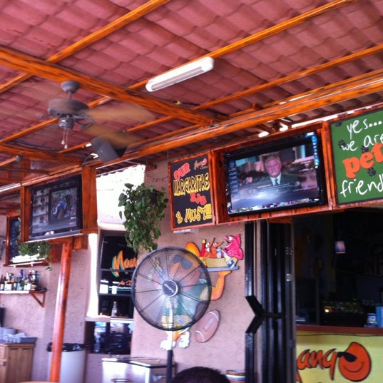7/10/2012にCesar P.がMango Cantina Restaurant &amp; Sports Barで撮った写真