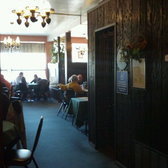 Photo taken at Volare Italian Restaurant by Dana C. on 5/12/2012
