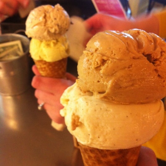 Photo taken at Jeni&#39;s Splendid Ice Creams by Mike S. on 5/17/2012