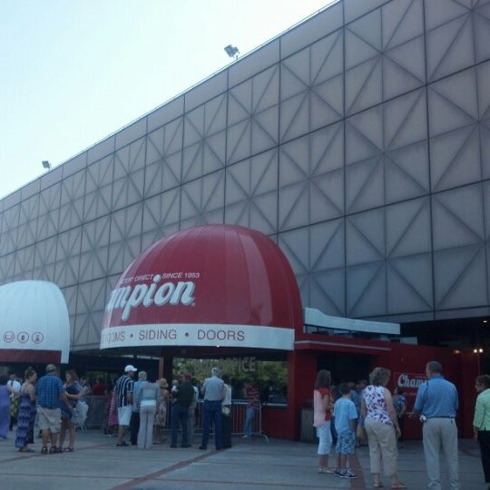 รูปภาพถ่ายที่ James Brown Arena โดย Monix W. เมื่อ 8/25/2012