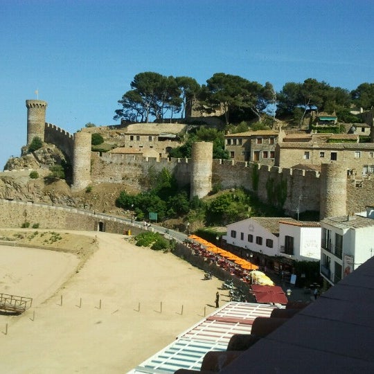 6/23/2012 tarihinde Eddie M.ziyaretçi tarafından Capri Hotel'de çekilen fotoğraf