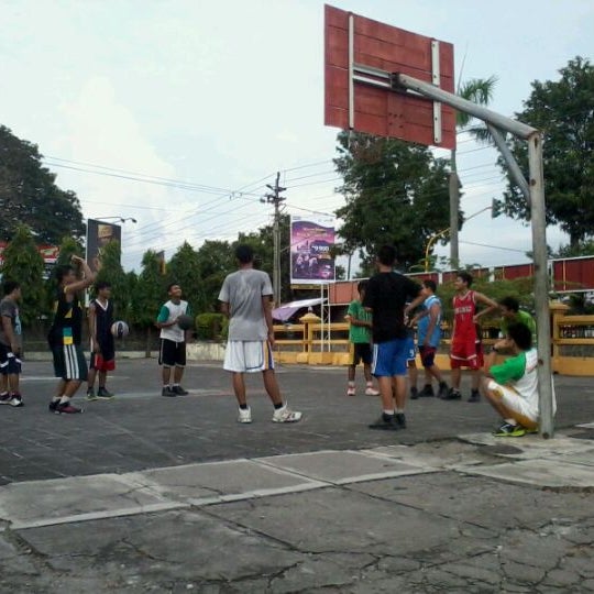 Lapangan Basket Sma N 1 Klaten Basketball Court In Klaten