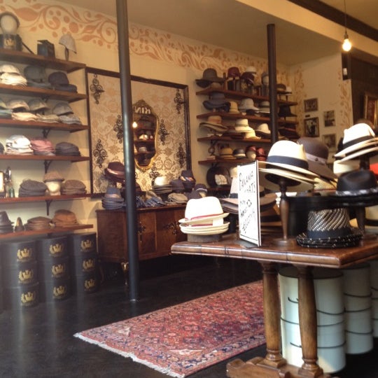 4/14/2012 tarihinde Eric C.ziyaretçi tarafından Goorin Bros. Hat Shop - Newbury'de çekilen fotoğraf