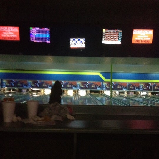 3/12/2012 tarihinde Ray A.ziyaretçi tarafından Bandera Bowling Center'de çekilen fotoğraf