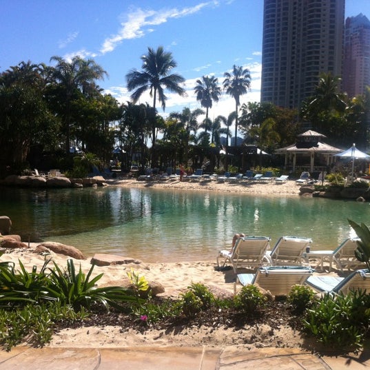 Снимок сделан в JW Marriott Gold Coast Resort &amp; Spa пользователем Eleanor C. 7/30/2012