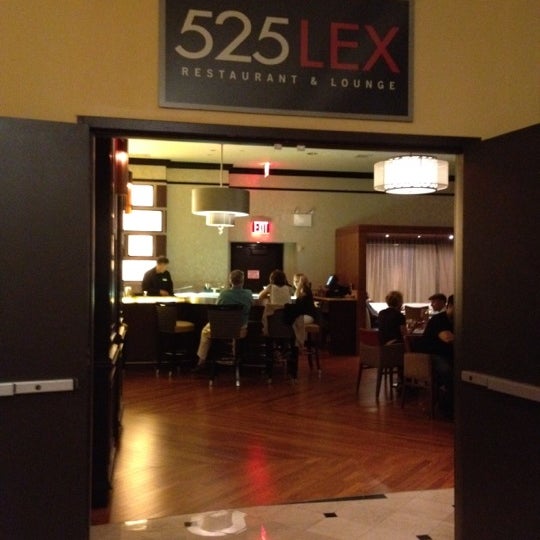 Снимок сделан в 525LEX Restaurant &amp; Lounge пользователем Tracy Lee C. 6/25/2012