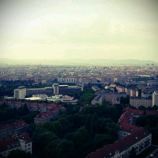 5/22/2012 tarihinde Belbeziyaretçi tarafından Das Turm'de çekilen fotoğraf