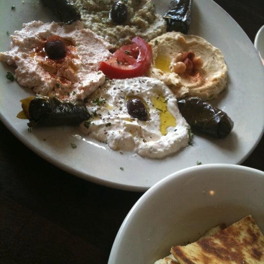 4/1/2012にElisha P.がAcropolis Greek Tavernaで撮った写真