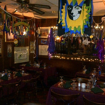 Foto tomada en Village Tavern Restaurant &amp; Inn  por gates el 2/17/2012