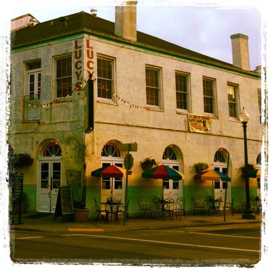Foto scattata a 701 Bar &amp; Restaurant da Jake W. il 6/28/2012