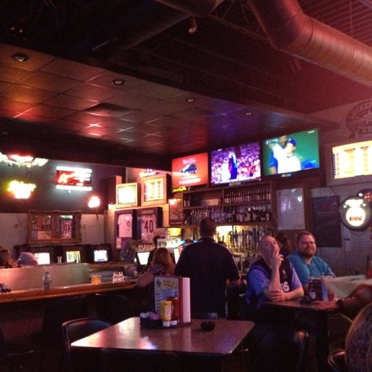 4/29/2012 tarihinde Jim E.ziyaretçi tarafından No Frills Grill &amp; Sports Bar - Keller'de çekilen fotoğraf