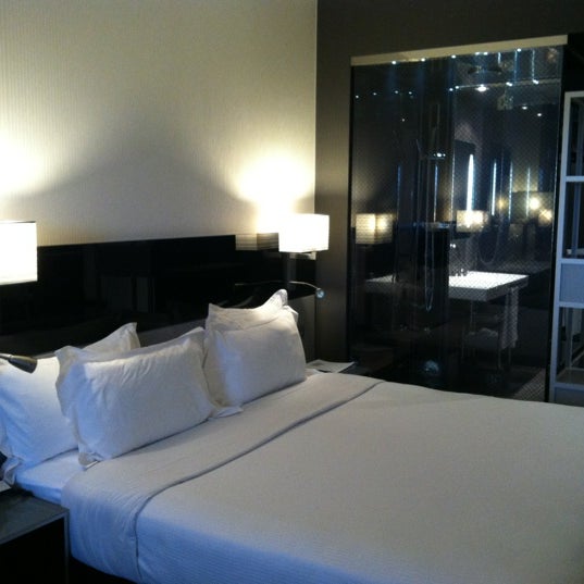 Foto tomada en AC Hotel by Marriott Atocha  por Annette L. el 4/28/2012