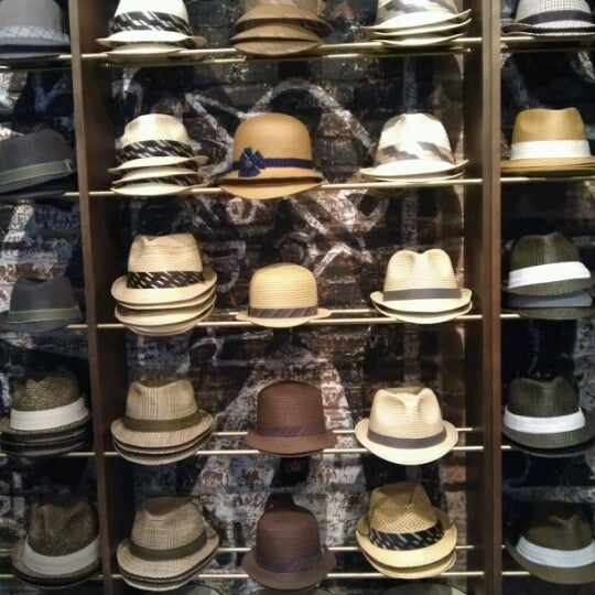 Foto diambil di Goorin Bros. Hat Shop - West Village oleh Allison R. pada 6/14/2012
