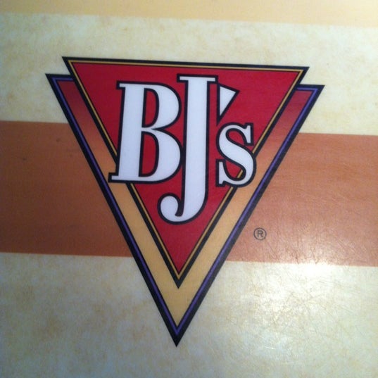 รูปภาพถ่ายที่ BJ&#39;s Restaurant &amp; Brewhouse โดย Nate เมื่อ 2/26/2012