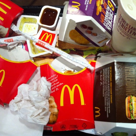 รูปภาพถ่ายที่ McDonald&#39;s โดย Marco V. เมื่อ 4/4/2012