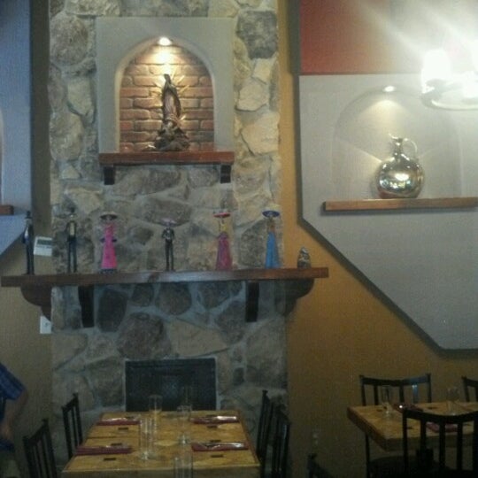7/26/2012 tarihinde Simcha L.ziyaretçi tarafından El Paso Restaurante Mexicano'de çekilen fotoğraf