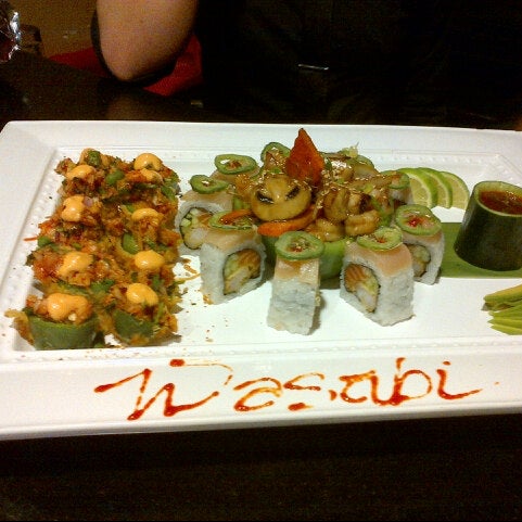 Foto scattata a Wasabi: Sushi Bar &amp; Asian Bistro da Jesus D. il 7/17/2012