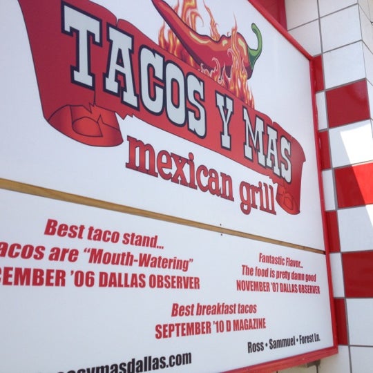 รูปภาพถ่ายที่ Tacos Y Mas โดย Oh Hey Dallas เมื่อ 8/23/2012