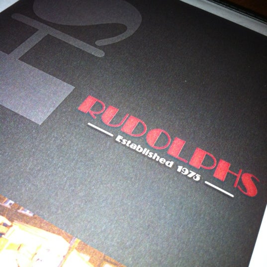 รูปภาพถ่ายที่ Rudolphs Bar-B-Que โดย Ian C. เมื่อ 2/23/2012