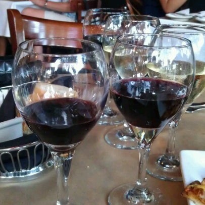 Foto tomada en Montecito Wine Bistro  por Tim B. el 7/20/2012
