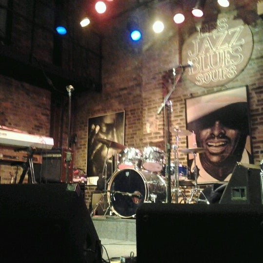 Foto tomada en BB&#39;s Jazz, Blues &amp; Soups  por Brad K. el 6/23/2012