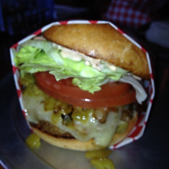 Foto diambil di Burger Me oleh Guy J. pada 3/31/2012