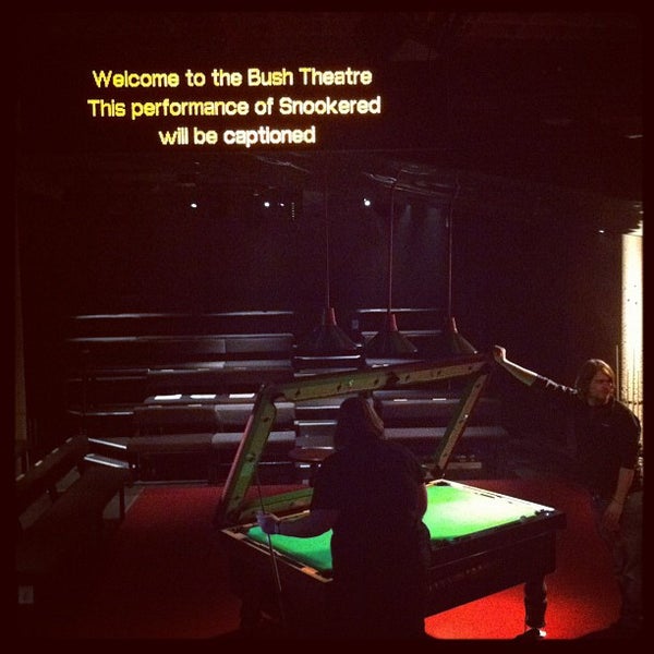 รูปภาพถ่ายที่ Bush Theatre โดย Muzz เมื่อ 3/15/2012