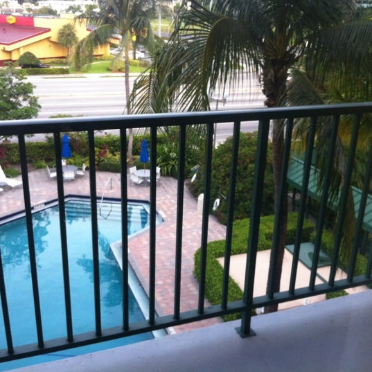 Photo taken at Courtyard by Marriott Fort Lauderdale East by Gregory J. on 7/8/2012