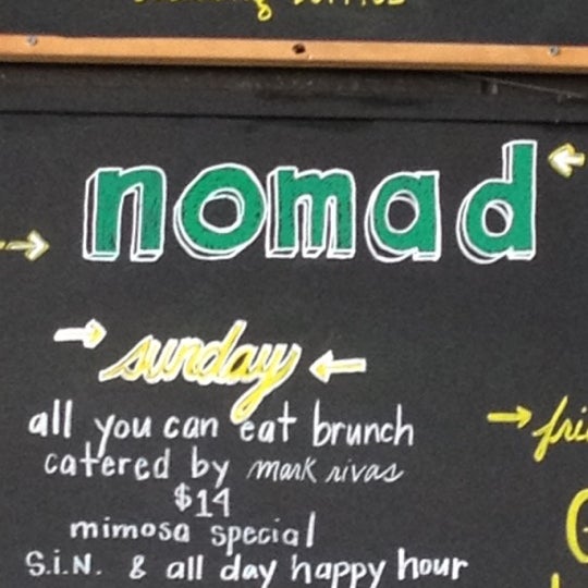 รูปภาพถ่ายที่ Knomad Bar โดย Megan R. เมื่อ 2/19/2012