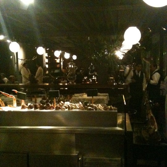 5/18/2012 tarihinde Stely A.ziyaretçi tarafından Central Brasserie'de çekilen fotoğraf