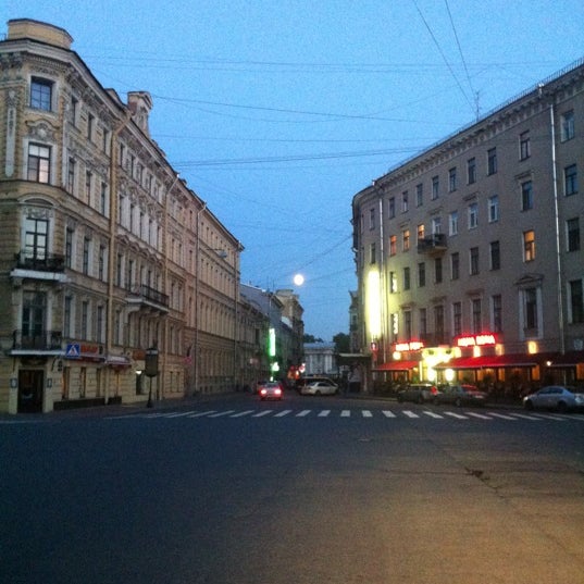 Караванная улица санкт петербург. Караванная улица СПБ. Караванная улица 7 Санкт-Петербург. В Питере на Караванной улице.