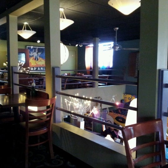รูปภาพถ่ายที่ Sweet Lorraine&#39;s Cafe &amp; Bar โดย Jason T. เมื่อ 8/16/2012