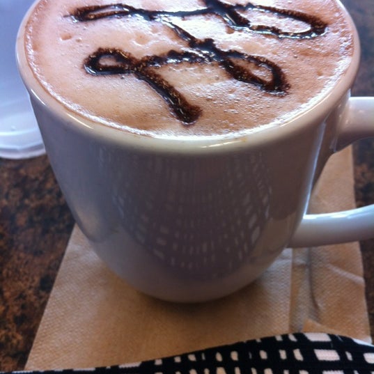 5/30/2012にShellee O.がTrianon Coffeeで撮った写真