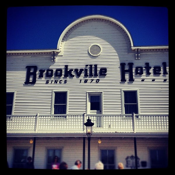 Foto tomada en Brookville Hotel  por Greg H. el 5/20/2012