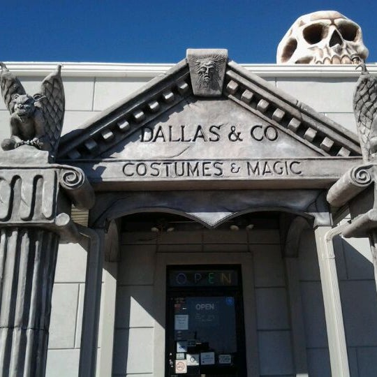 3/9/2012에 Markus C.님이 Dallas &amp; Co Costumes &amp; Magic에서 찍은 사진