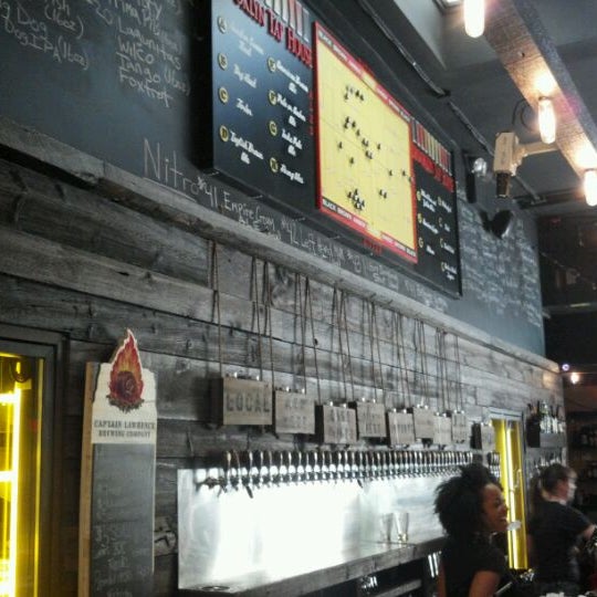 รูปภาพถ่ายที่ Brooklyn Tap House โดย Will เมื่อ 5/12/2012