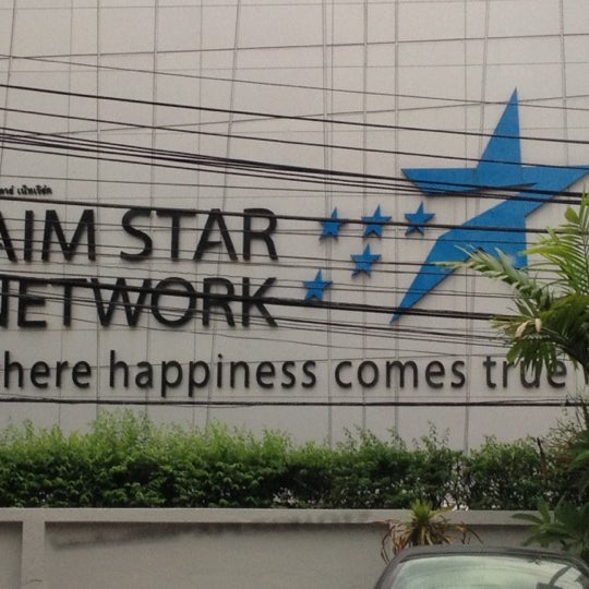 Star перевод. Лого a. Пирамида и звезда логотип. Aim for the stars текст. Learning stars.