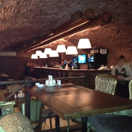 รูปภาพถ่ายที่ Romanov Bar &amp; Grill โดย Vitaly T. เมื่อ 3/30/2012