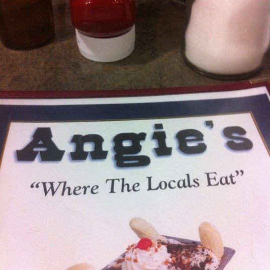Снимок сделан в Angie&#39;s Restaurant пользователем Austin S. 3/15/2012