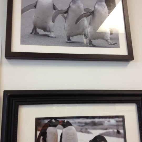 6/8/2012 tarihinde Jenifer E.ziyaretçi tarafından Penguin Diner'de çekilen fotoğraf