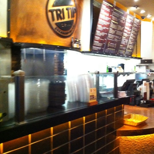 6/18/2012にWalter B.がTri Tip Grillで撮った写真