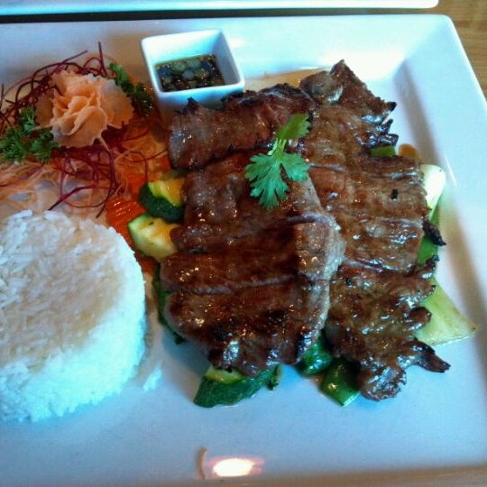 Снимок сделан в Mai Thai Restaurant пользователем Jonathan K. 5/11/2012