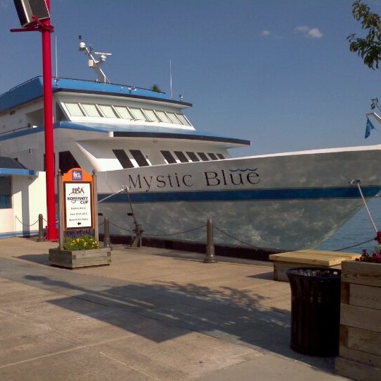 Снимок сделан в Mystic Blue Cruises пользователем Rick G. 6/22/2012