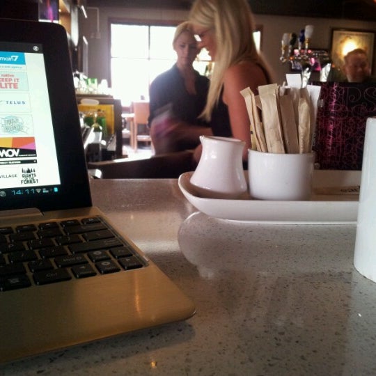 6/28/2012 tarihinde Patrick S.ziyaretçi tarafından Earls Restaurant'de çekilen fotoğraf
