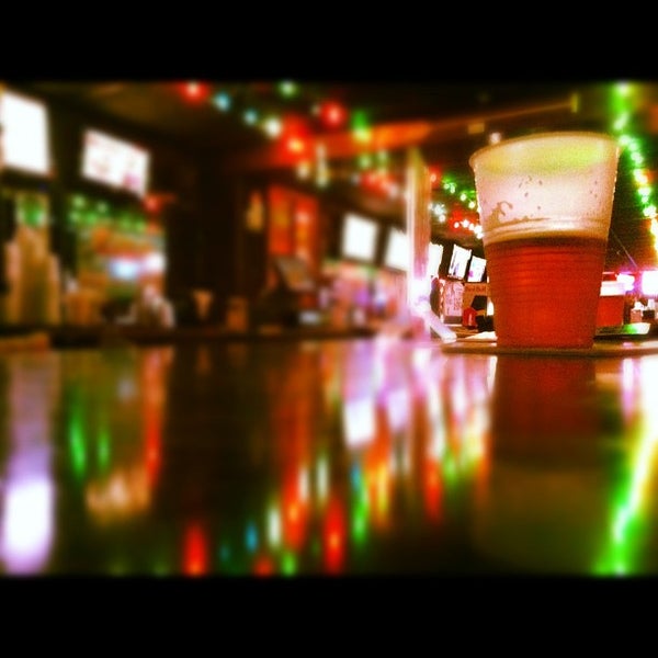 4/24/2012 tarihinde Gary D.ziyaretçi tarafından Dirty Blondes Sport Bar'de çekilen fotoğraf