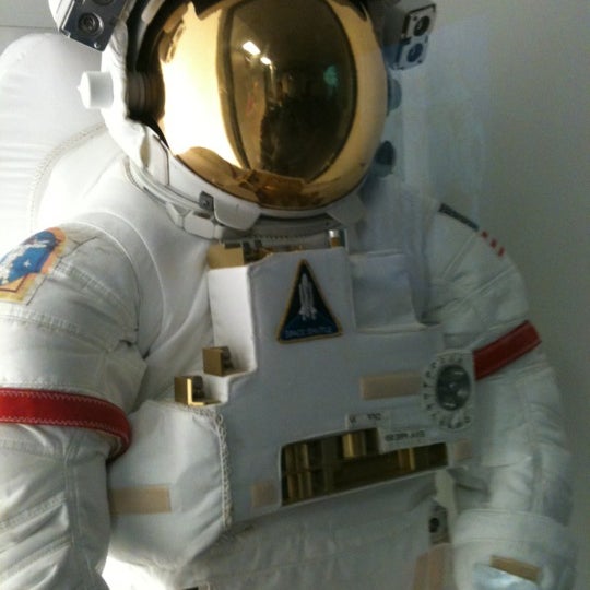 รูปภาพถ่ายที่ Kansas Cosmosphere and Space Center โดย Bill K. เมื่อ 5/22/2012