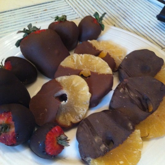 Foto diambil di Sinful Sweets Chocolate Company oleh Amy L. pada 3/24/2012