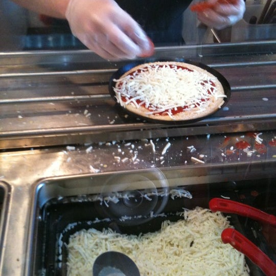 Снимок сделан в Pie Five Pizza пользователем Dennis Y. 7/7/2012